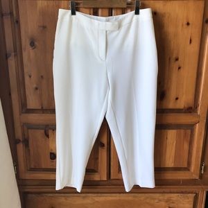 Anne Klein size 10 white capri dress pants